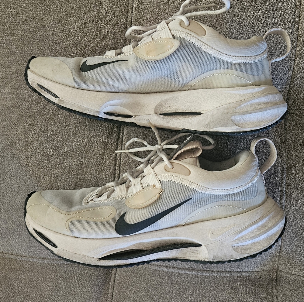 Nike Beige and Black Sneakers